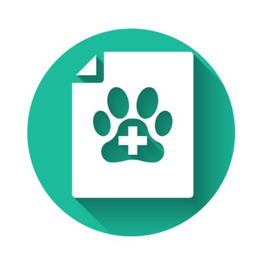 Uzun gölgeli köpek veya kedi ikonu ile seyahat için beyaz tıbbi sertifika. Evcil hayvan için belge. Köpek ya da kedi pençesi izi. Yeşil daire düğmesi. Vektör İllüstrasyonu