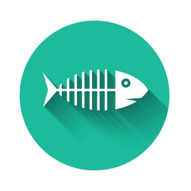 Beyaz Balık iskelet simgesi uzun gölge ile izole. Balık kemiği işareti. Yeşil daire düğmesi. Vektör İllüstrasyonu