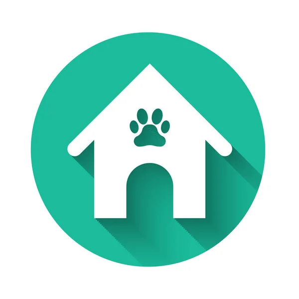 White Dog house and paw print pet icon isolated with long shadow. Dog kennel. Green circle button. Vector Illustration — 스톡 벡터