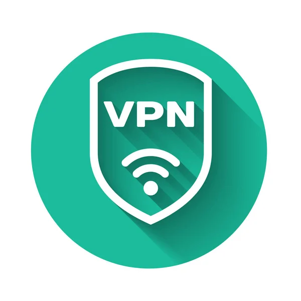 長い影で隔離されたVpnと無線LANインターネットネットワークシンボルアイコンとホワイトシールド。Vpnは安全コンセプトを保護します。緑色の丸ボタン。ベクターイラスト — ストックベクタ