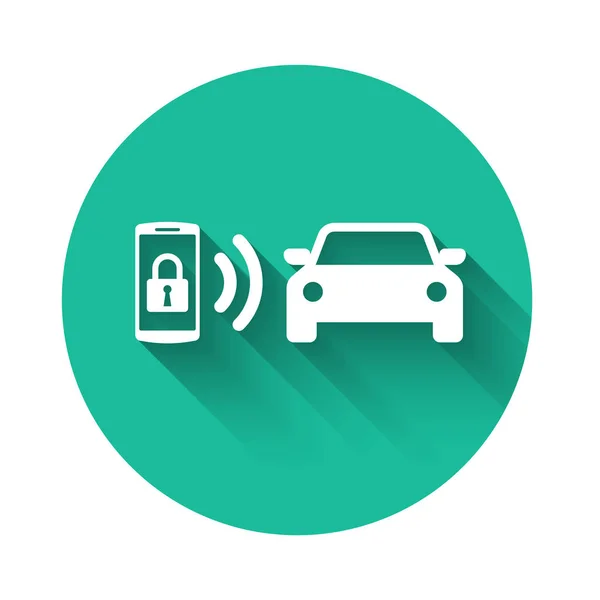 Icono del sistema de alarma White Smart coche aislado con sombra larga. El teléfono inteligente controla la seguridad del coche en el inalámbrico. Botón círculo verde. Ilustración vectorial — Archivo Imágenes Vectoriales