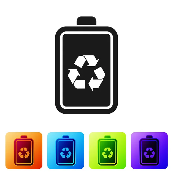 Bateria preta com ícone de linha de símbolo de reciclagem isolado no fundo branco. Bateria com símbolo de reciclagem - conceito de energia renovável. Definir ícone em botões quadrados de cor. Ilustração vetorial — Vetor de Stock