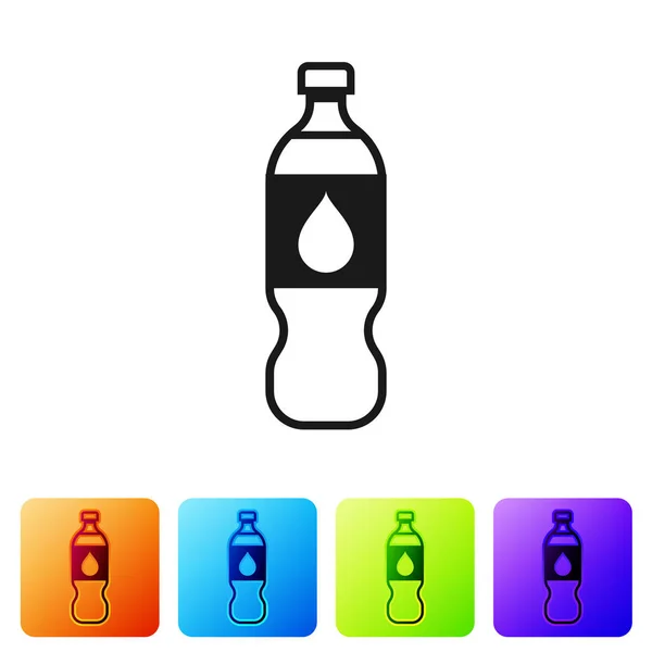 白い背景に隔離された水のアイコンの黒いボトル。ソーダアクアドリンクサイン。色の正方形のボタンにアイコンを設定します。ベクトルイラストレーション — ストックベクタ
