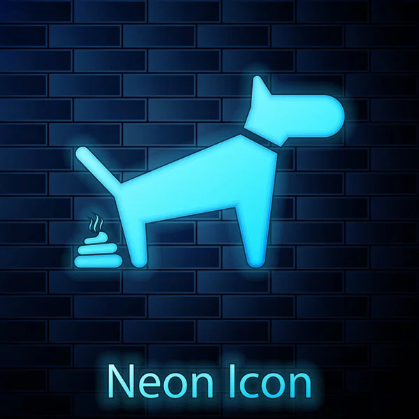 Icono de caca de perro de neón brillante aislado en el fondo de la pared de ladrillo. El perro va al baño. El perro defeca. El concepto de lugar para caminar mascotas. Ilustración vectorial — Vector de stock