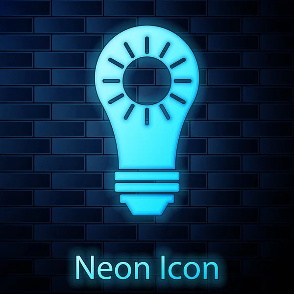 Zářící ikona neonové sluneční energie, izolovaná na pozadí cihlové zdi. Sluneční a žárovka. Vektorová ilustrace — Stockový vektor