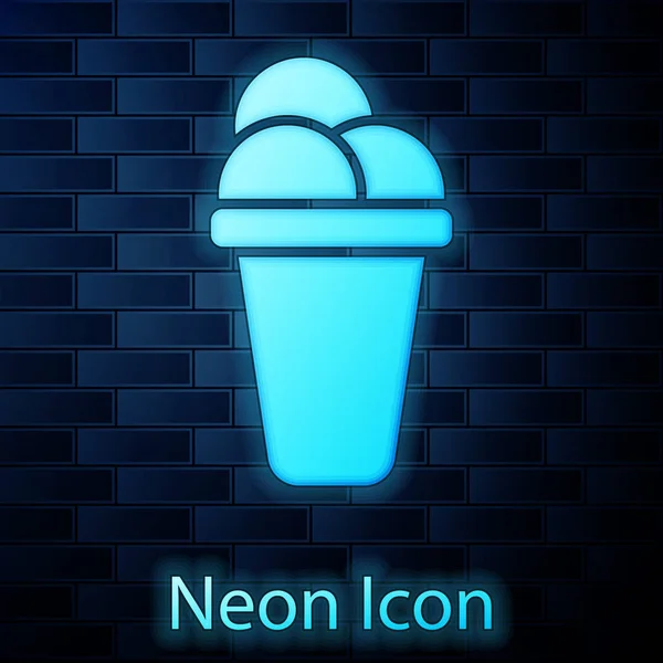 レンガの壁の背景に単離されたネオンアイスクリームアイコンを光る。甘いシンボルだ。ベクターイラスト — ストックベクタ