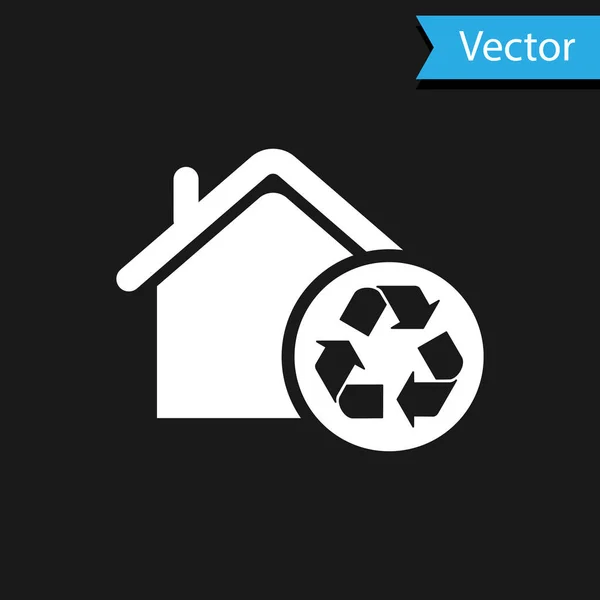 Casa Eco branca com ícone de símbolo de reciclagem isolado no fundo preto. Casa de ecologia com setas reciclar. Ilustração vetorial — Vetor de Stock