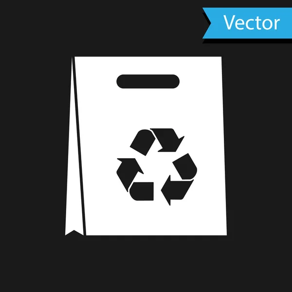 Saco de compras White Paper com ícone de reciclagem isolado no fundo preto. Saco com símbolo de reciclagem. Ilustração vetorial — Vetor de Stock