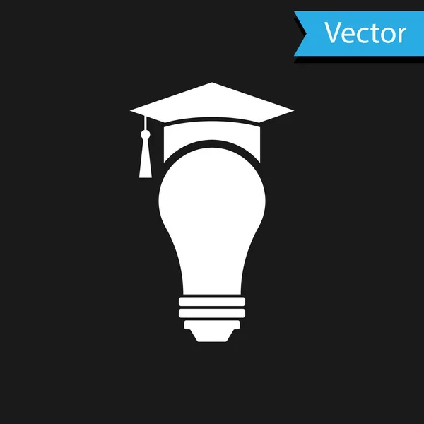 Icono de bombilla blanca y gorra de graduación aislado sobre fondo negro. Concepto de educación universitaria. Ilustración vectorial — Vector de stock