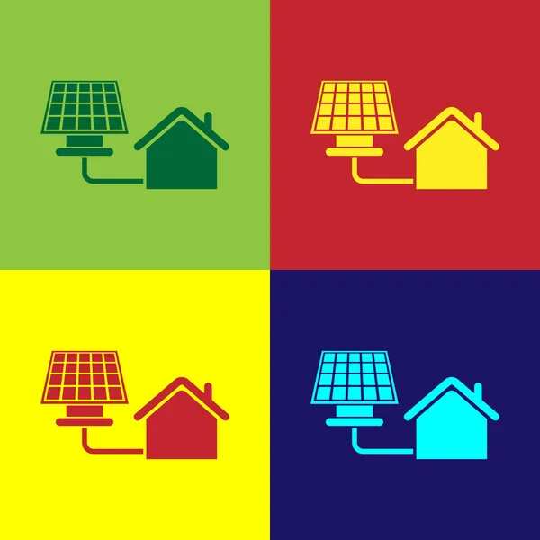 Kleur huis met zonnepaneel pictogram geïsoleerd op kleur achtergronden. Ecologie, Solar hernieuwbare energie. Milieuvriendelijk huis. Milieubescherming. Vector illustratie — Stockvector