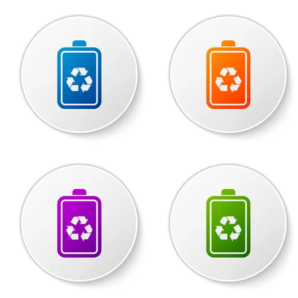 Bateria de cor com ícone de linha de símbolo de reciclagem isolado no fundo branco. Bateria com símbolo de reciclagem - conceito de energia renovável. Definir ícones em botões de círculo. Ilustração vetorial — Vetor de Stock