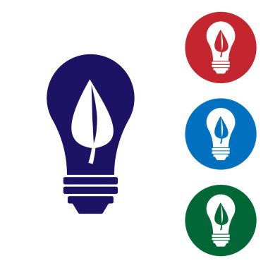 Beyaz arka plan üzerinde izole yaprak simgesi ile Mavi Ampul ampul. Eko enerji kavramı. Alternatif enerji konsepti. Renk simgesini daire düğmelerinde ayarlayın. Vektör İllüstrasyonu