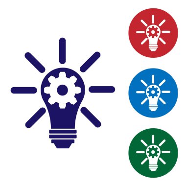 Işınlar parlaklık ve beyaz arka plan üzerinde izole simgesi içinde dişli ile Mavi Ampul. İnovasyon kavramı. Renk simgesini daire düğmelerinde ayarlayın. Vektör İllüstrasyonu