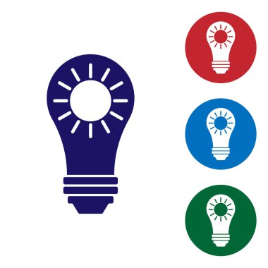 Mavi Güneş enerji paneli simgesi beyaz arka plan üzerinde izole. Güneş ve ampul. Renk simgesini daire düğmelerinde ayarlayın. Vektör İllüstrasyonu