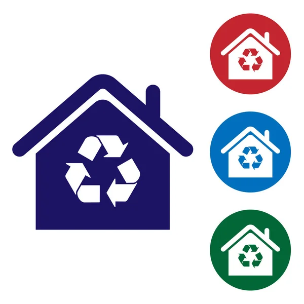 Blaues Öko-Haus mit Recycling-Symbol auf weißem Hintergrund. Ökologie zu Hause mit Recycling-Pfeilen. setzen Farbsymbol in Kreis-Tasten. Vektorillustration — Stockvektor