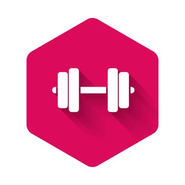 Beyaz Dumbbell simgesi uzun gölgelerle izole edilmiş. Kas kaldırma ikonu, fitness halteri, beden eğitimi ikonu, spor malzemeleri sembolü, egzersiz bumbzili. Pembe altıgen düğmesi. Vektör İllüstrasyonu