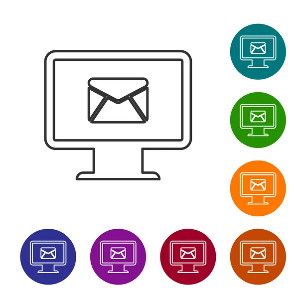 Grijze computer monitor en envelop, nieuw bericht, e-mail, e-mail lijn icoon geïsoleerd op witte achtergrond. Gebruik voor e-mail nieuwsbrieven, headers, blogposts. Vector illustratie — Stockvector