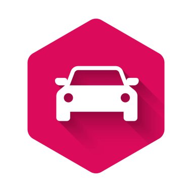 Beyaz Araba simgesi uzun gölgeli izole edilmiş. Pembe altıgen düğmesi. Vektör İllüstrasyonu