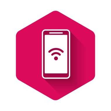 Uzun gölgeli ücretsiz kablosuz bağlantı ikonu olan beyaz akıllı telefon. Kablosuz teknoloji, kablosuz bağlantı, kablosuz ağ. Pembe altıgen düğmesi. Vektör İllüstrasyonu