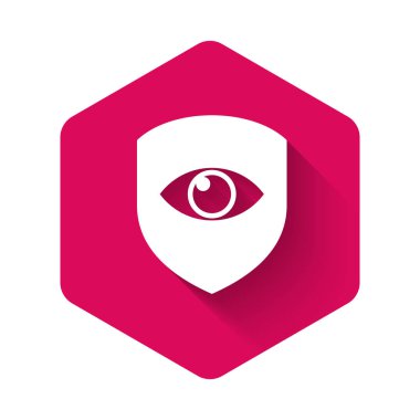 Beyaz Kalkan ve göz ikonu uzun gölgeli izole edilmiş. Güvenlik, güvenlik, koruma, gizlilik kavramı. Pembe altıgen düğmesi. Vektör İllüstrasyonu