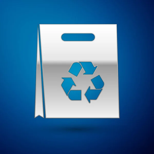 Silberne Einkaufstasche aus Papier mit Recycling-Symbol auf blauem Hintergrund. Tasche mit Recycling-Symbol. Vektorillustration — Stockvektor