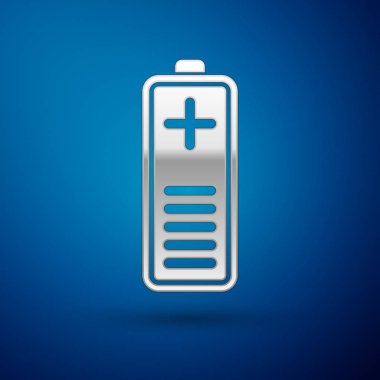 Gümüş Pil şarj seviyesi gösterge simgesi mavi arka planda yalıtılmış. Vektör İllüstrasyonu