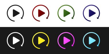 Siyah beyaz arka planda yalıtılmış basit yeniden oynatma simgesi gibi Video oynatma düğmesini ayarlayın. Vektör İllüstrasyonu