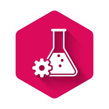 Beyaz Biyomühendislik ikonu uzun gölgeli izole edilmiş. Genetik elementi ve biyomühendislik ikonu. Biyoloji, molekül, kimyasal ikon. Pembe altıgen düğmesi. Vektör İllüstrasyonu