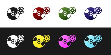 Cd veya Dvd disk ve dişli simgesini siyah beyaz arka planda yalıtılmış olarak ayarlayın. Uygulama, servis konsepti, ayar seçenekleri, bakım, onarım, sabitleme ayarlama. Vektör İllüstrasyonu