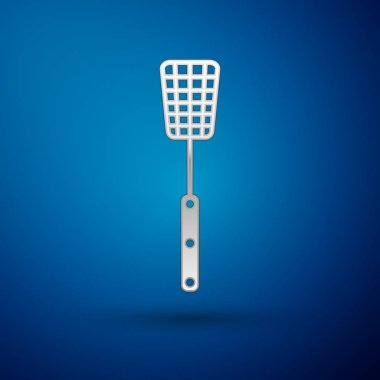 Gümüş Barbekü spatula simgesi mavi arka plan üzerinde izole. Mutfak spatula simgesi. Barbekü spatula işareti. Barbekü ve ızgara aracı. Vektör İllüstrasyonu