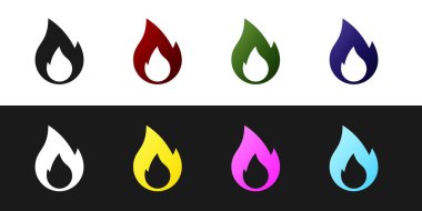 Siyah beyaz arka planda yalıtılmış Yangın alev simgesini ayarlayın. Isı sembolü. Vektör İllüstrasyonu