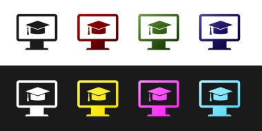 Siyah beyaz arka planda izole mezuniyet kapağı simgesi olan Bilgisayar monitörünü ayarlayın. Online öğrenme veya e-öğrenme kavramı. İnternet bilgi sembolü. Vektör İllüstrasyonu
