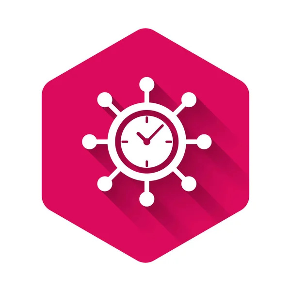 Weiße Uhr und Schaltwerk isoliert mit langem Schatten. Zeitmanagement-Symbol. Geschäftskonzept. Nabe und Speichen und Uhr solides Symbol. rosa Sechskantknopf. Vektorillustration — Stockvektor