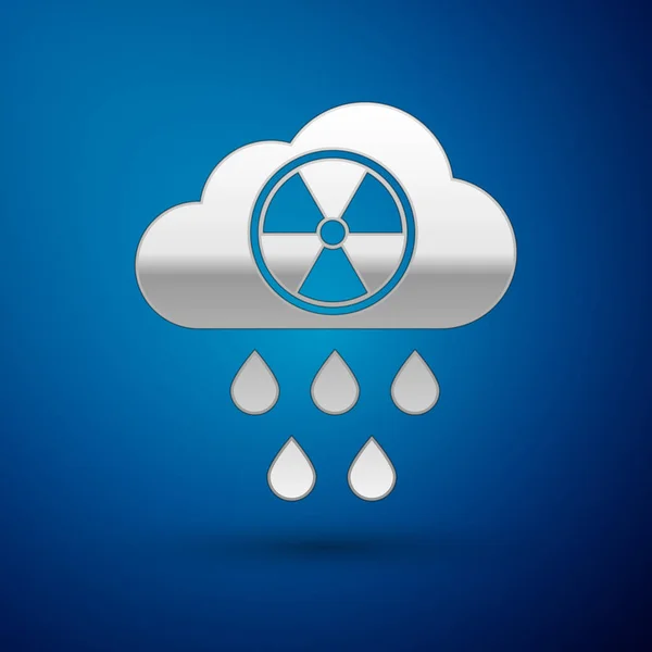 银酸雨和放射性云图标孤立在蓝色背景。有毒空气污染对环境的影响。矢量插图 — 图库矢量图片