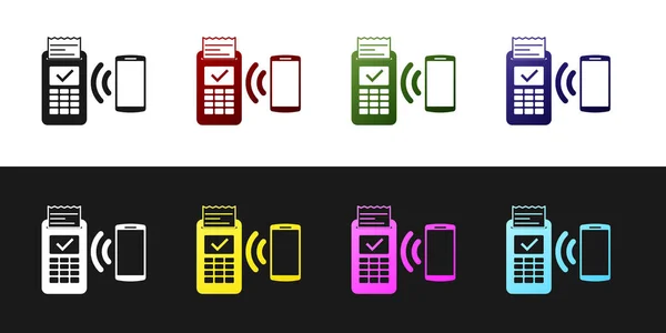 Ustaw Terminal pos z wydrukowanym otrzymania i potwierdza płatność za pomocą ikony smartphone izolowane na czarno-białym tle. Koncepcja płatności NFC. Ilustracja wektorowa — Wektor stockowy