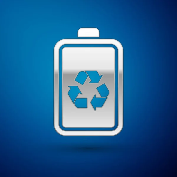 Silberne Batterie mit Recycling-Symbol Linie Symbol isoliert auf blauem Hintergrund. Batterie mit Recycling-Symbol - Konzept für erneuerbare Energien. Vektorillustration — Stockvektor