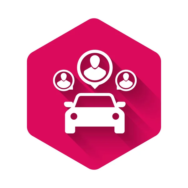 White Car sharing with group of people icon isolated with long shadow. Carsharing sign. Transport renting service concept. Pink hexagon button. Vector Illustration — Stock Vector