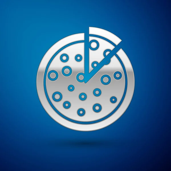 Silbernes Pizza-Symbol isoliert auf blauem Hintergrund. Vektorillustration — Stockvektor