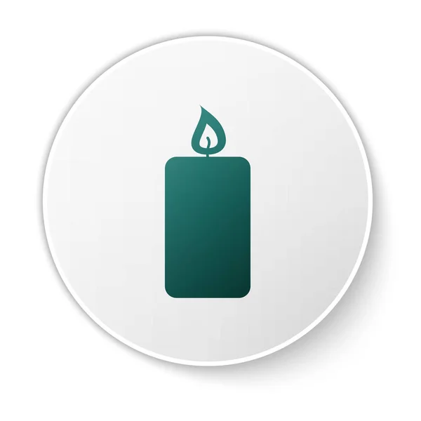 Icona della candela verde bruciante isolata su sfondo bianco. Una vecchia candela accesa. Candela cilindrica aromatica bastone con fiamma ardente. Pulsante cerchio verde. Illustrazione vettoriale — Vettoriale Stock