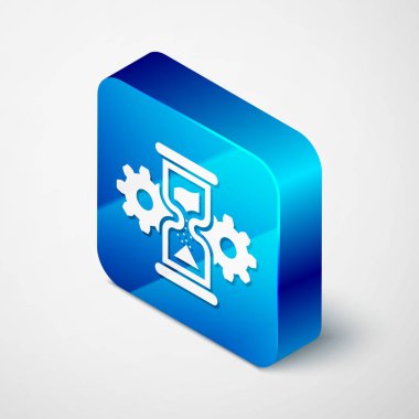 Beyaz arka planda yalıtılmış izometrik kum saati ve dişli simgesi. Zaman yönetimi sembolü. Saat ve vites simgesi. İş konsepti. Mavi kare düğmesi. Vektör Illustration