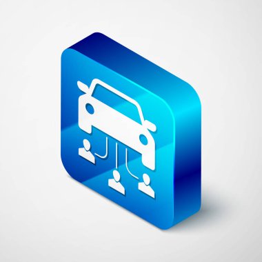İnsan grubu ile izometrik araba paylaşımı simgesi beyaz arka planda izole. Carsharing işareti. Taşımacılık kiralama hizmeti konsepti. Mavi kare düğmesi. Vektör Illustration