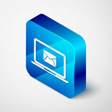 Beyaz arka planda izole edilmiş ekran simgesinde zarf ve açık e-posta içeren İzometrik Dizüstü Bilgisayar. E-posta pazarlama, internet reklam kavramları. Mavi kare düğmesi. Vektör İllüstrasyonu