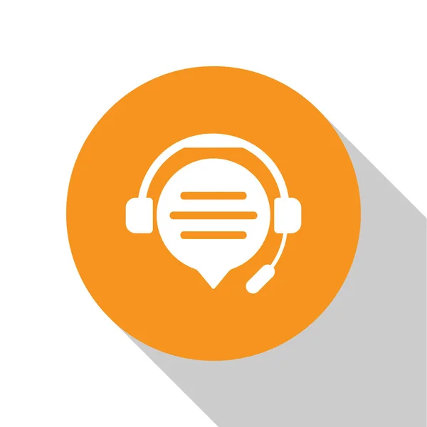 Witte hoofdtelefoon met Spraakballon chatpictogram geïsoleerd op witte achtergrond. Ondersteuning klantenservice, hotline, Call Center, FAQ, onderhoud. Oranje cirkel knop. Vector illustratie — Stockvector