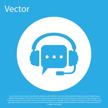 Mavi arka plan üzerinde konuşma balonu simgesi ile Mavi Kulaklıklar. Destek müşteri hizmetleri, yardım hattı, çağrı merkezi, kılavuz, bakım, yardım. Beyaz daire düğmesi. Düz tasarım. Vektör İllüstrasyonu