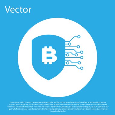 Mavi arka plan üzerinde bitcoin simgesi ile Blue Shield. Kripto para madenciliği, blockchain teknolojisi, bitcoin, güvenlik, koruma, dijital para. Beyaz daire düğmesi. Düz tasarım. Vektör İllüstrasyonu