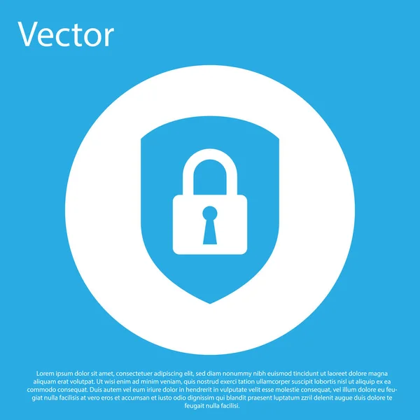 Escudo azul de seguridad con icono de bloqueo aislado sobre fondo azul. Protección, seguridad, seguridad con contraseña. Señal de privacidad de acceso al firewall. Botón círculo blanco. Ilustración vectorial — Vector de stock