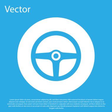Mavi arka planda yalıtılmış Mavi Direksiyon simgesi. Araba tekerleği simgesi. Beyaz daire düğmesi. Düz tasarım. Vektör İllüstrasyonu