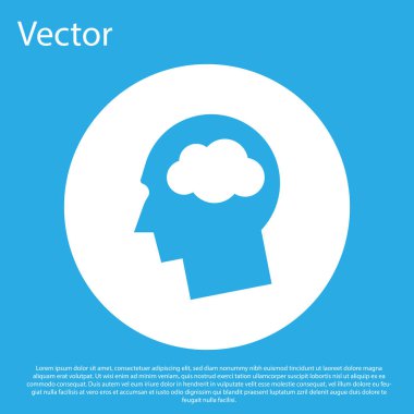 Mavi arka plan üzerinde izole bulut simgesi ile Mavi Kafa silueti. Rüya burcu. Beyaz daire düğmesi. Düz tasarım. Vektör İllüstrasyonu