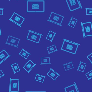 Mavi Laptop zarf ve ekran simgesi açık e-posta ile mavi arka plan üzerinde sorunsuz desen izole. E-posta pazarlama, internet reklam kavramları. Vektör İllüstrasyonu
