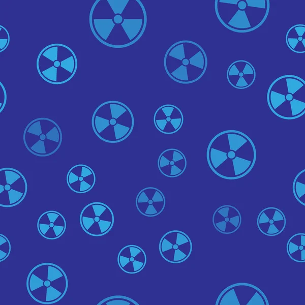 Mavi Radyoaktif simgesi mavi arka plan üzerinde sorunsuz desen izole. Radyoaktif toksik sembol. Radyasyon Tehlikesi işareti. Vektör İllüstrasyonu — Stok Vektör